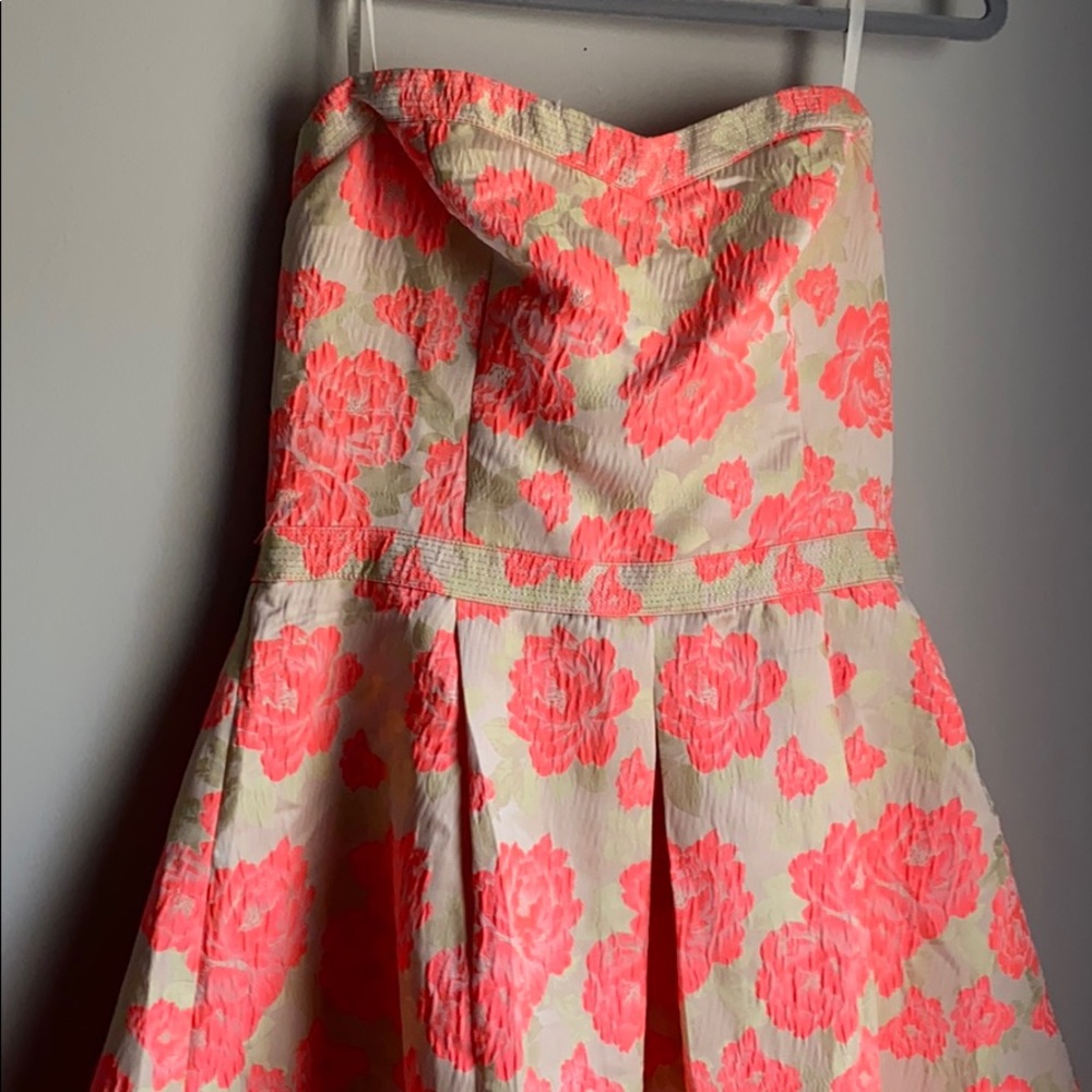 Dress - Picture 2 of 6